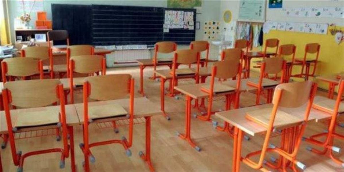 V Senici zostali zatvorené všetky základné školy, učitelia sú na proteste Učiteľská kvapka krvi