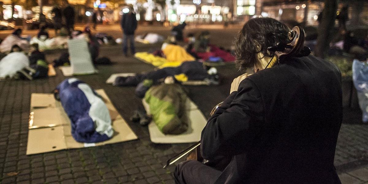 V centre Bratislavy si dnes ľudia vyskúšajú, aké je to spať ako bezdomovci