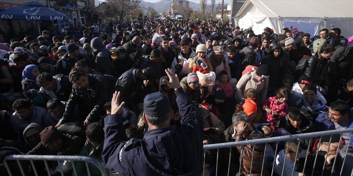 Balkánske krajiny začali obmedzovať prílev migrantov, otáčajú ich na hraniciach