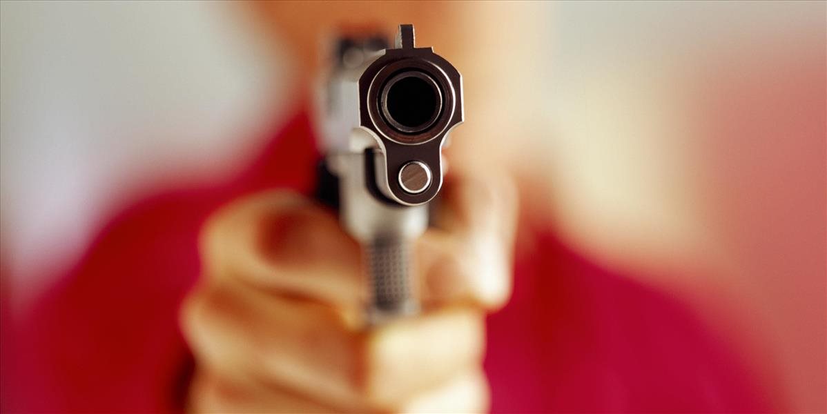 Polonahý dôchodca so zbraňou v Točnici naháňal dievčatá, po výstreli ho zadržala polícia