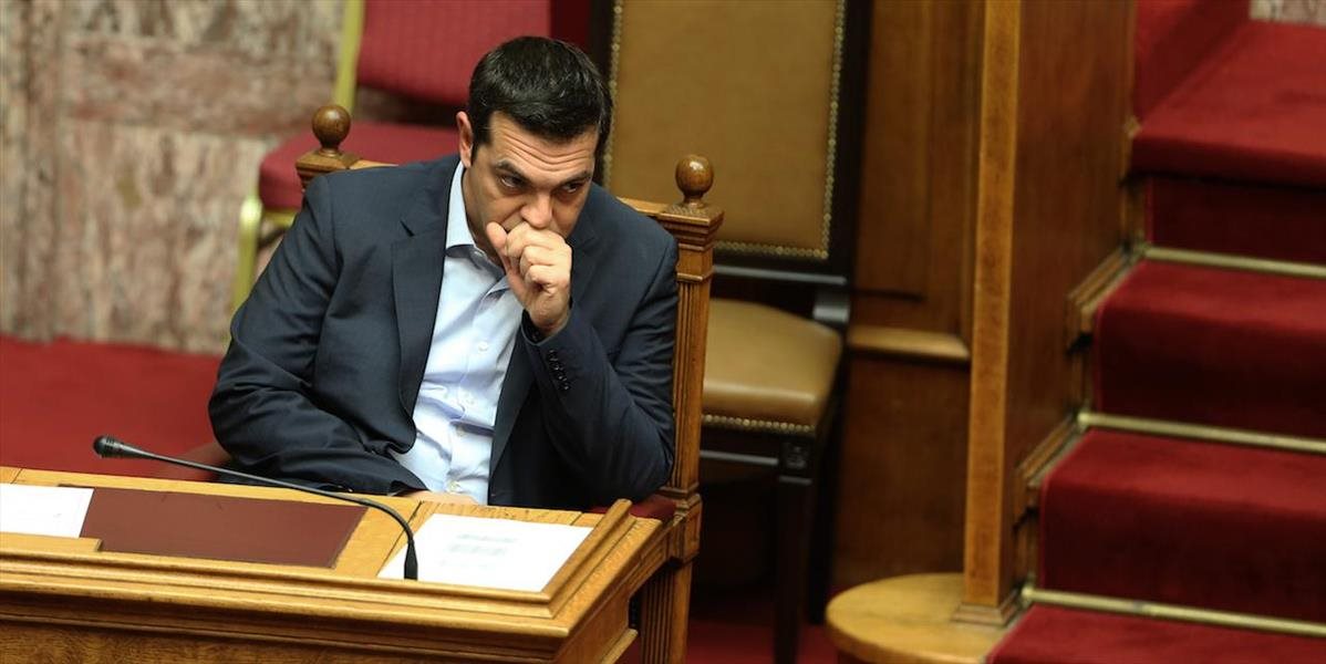 Grécka vládnuca koalícia prišla o 2 poslancov, Tsipras má väčšinu iba 2 kresiel