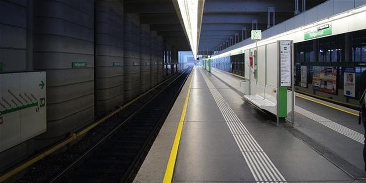 Desivé ráno v Budapešti: Súprava metra sa zasekla v tmavom tuneli a začala dymiť