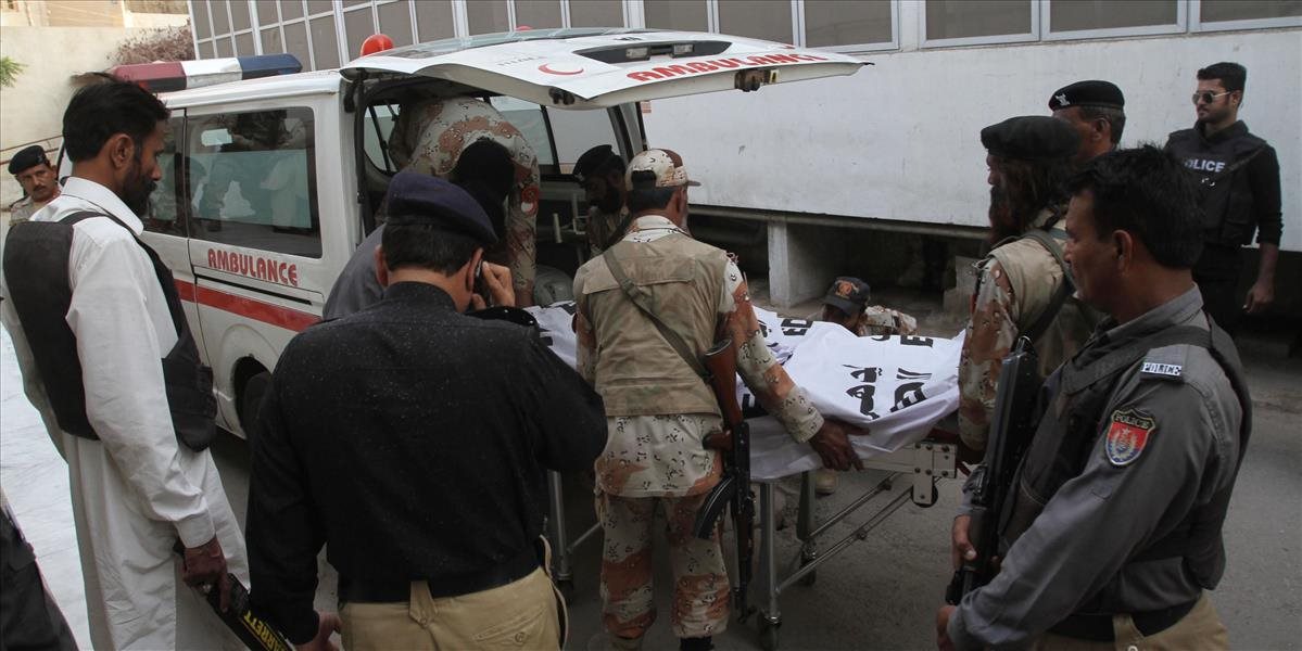 Ozbrojenci zastrelili štyroch ochrankárov pred mešitou v Karáči