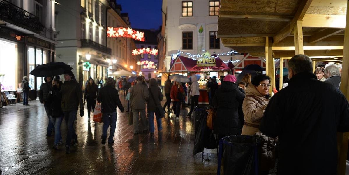 V centre Bratislavy sa začali vianočné trhy, sú v novom šate