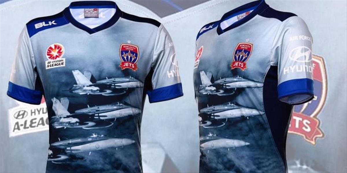 FOTO Newcastle Jets predstavil nové dresy so stíhačkami na počesť Air Force