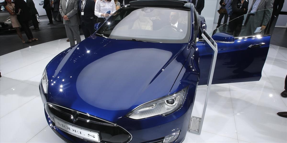 Tesla Motors zvoláva na kontrolu a opravu 90-tisíc elektromobilov modelu S