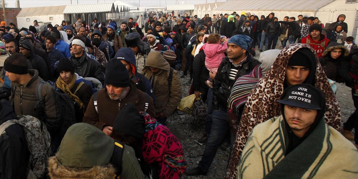 Migranti na grécko-macedónskej hranici zablokovali železnicu, radšej zomrú, akoby sa mali vrátiť