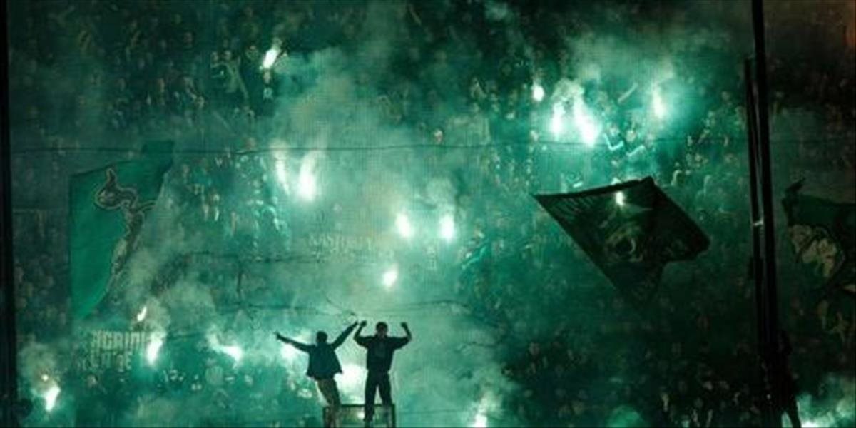 FOTO Aténske derby zrušené kvôli mohutným výtržnostiam fanúšikov