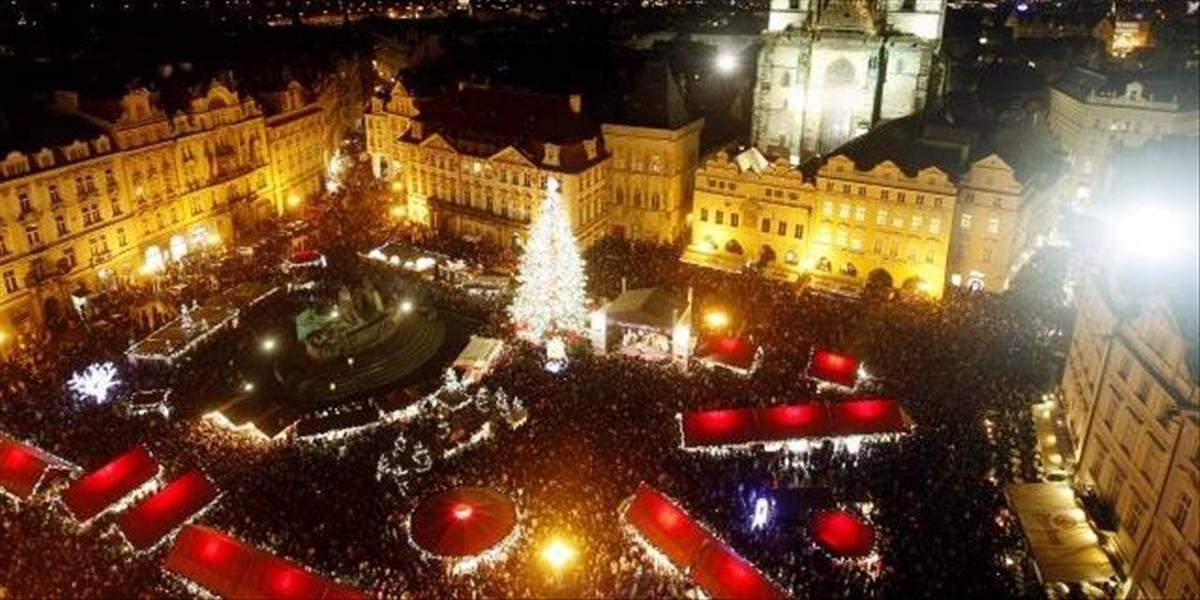 Vianočný stromček na Staromestskom námestí v Prahe sa rozsvieti v sobotu