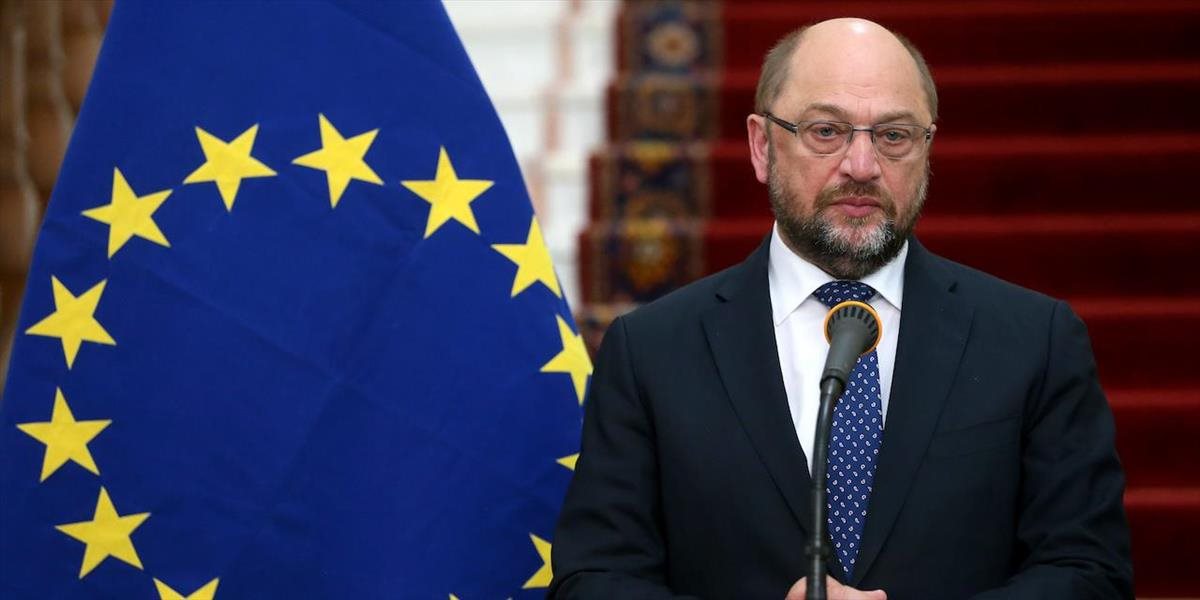Schulz na začiatku zasadania EP spomínal na obete teroru z Paríža
