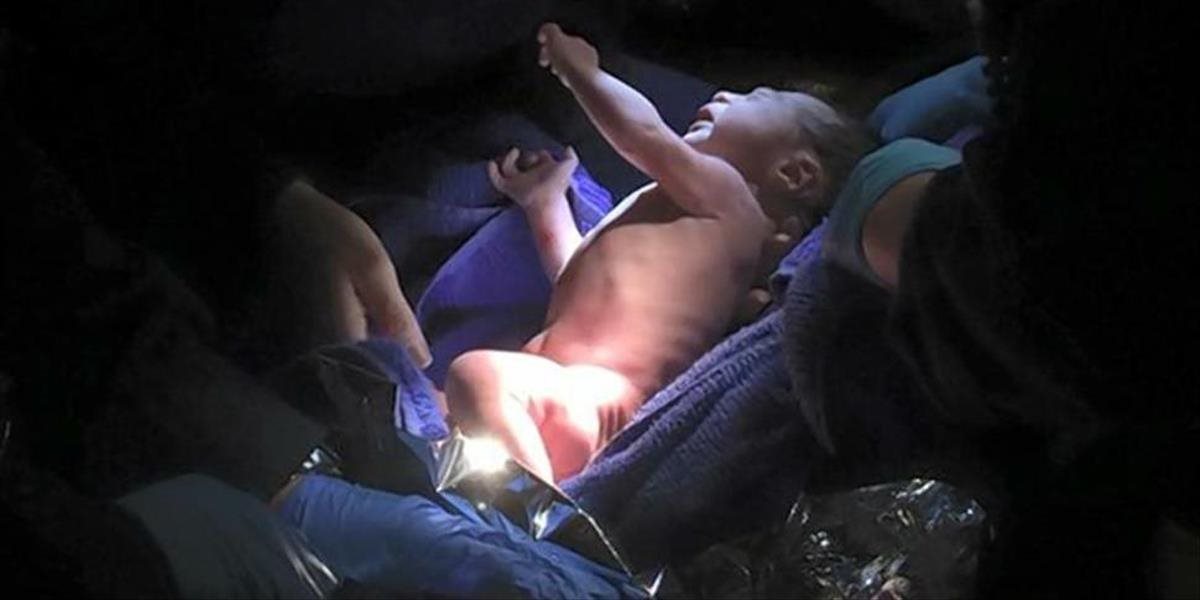 FOTO Novorodenca s pupočnou šnúrou našli v betleheme v kostole