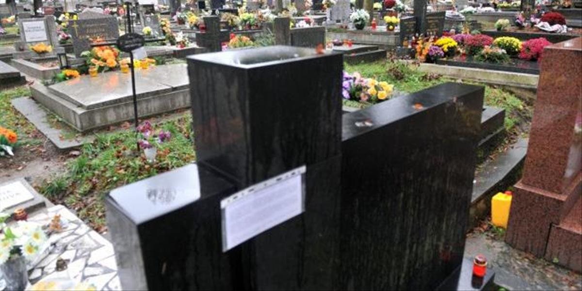 Muž chcel spáchať samovraždu na cintoríne, zasiahla policajná hliadka