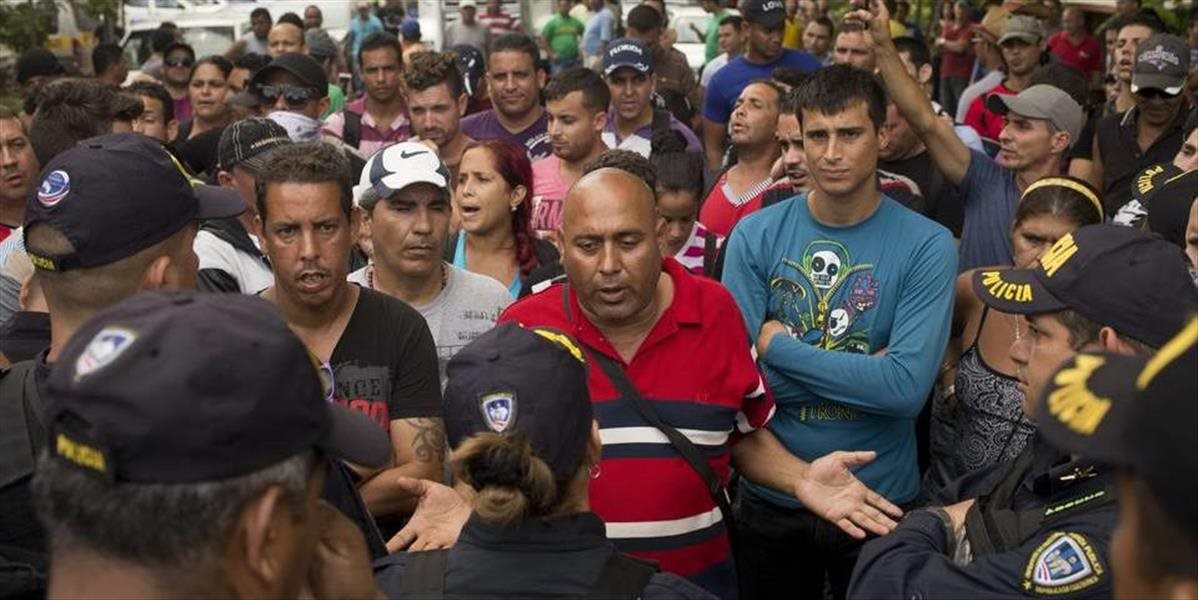Riešenie krízy tisícok kubánskych utečencov v Salvádore sa skončilo ostrou hádkou