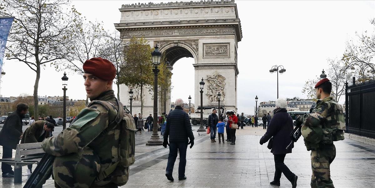 Časť pozostalých obviňuje politikov zo spoluzodpovednosti za atentáty v Paríži