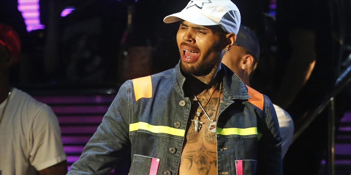 Chris Brown posunul vydanie nového albumu Royalty