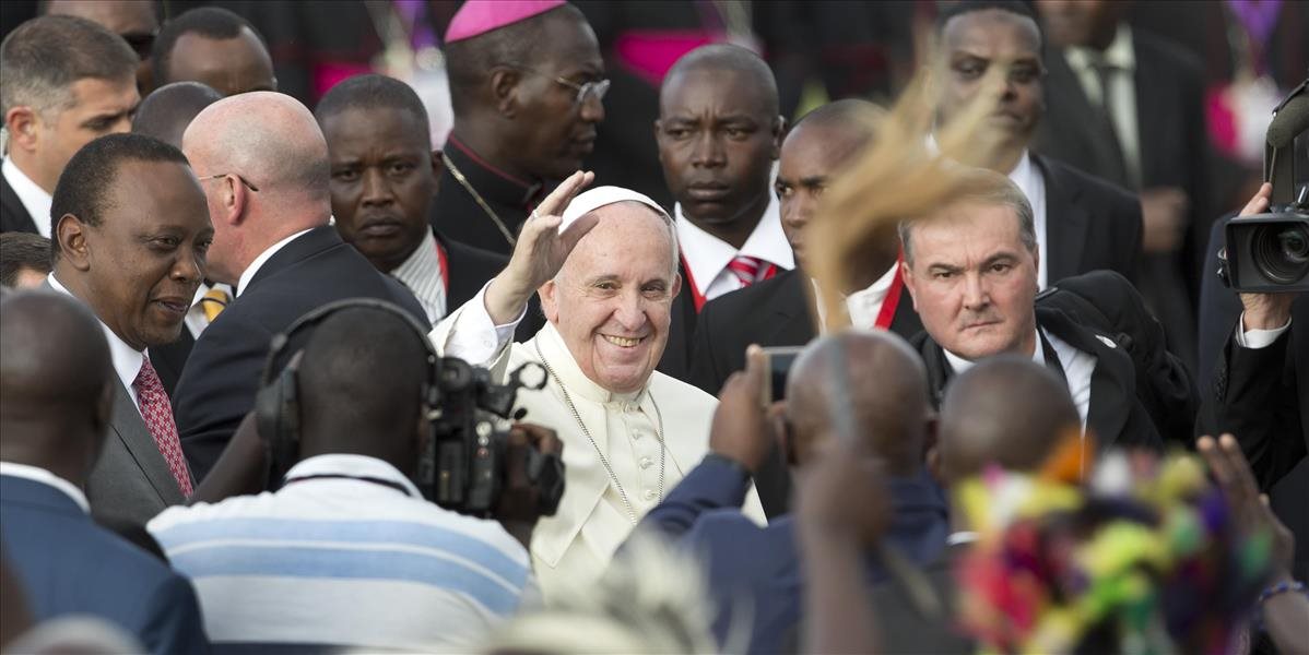Pápež dúfa, že v Afrike postaví most medzi kresťanmi a moslimami