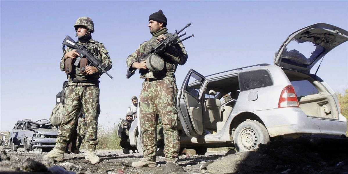 Afganská armáda spustila operáciu na záchranu rukojemníkov z vrtuľníka