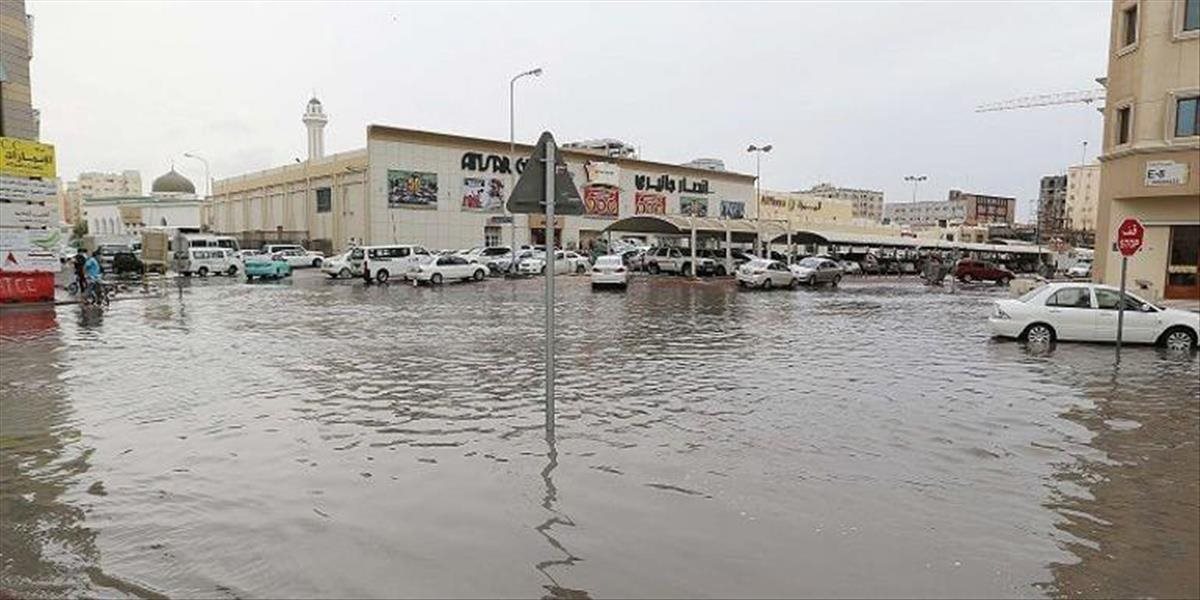 V Katare v stredu napršal celoročný úhrn zrážok, dážď zničil letisko v Dauhe