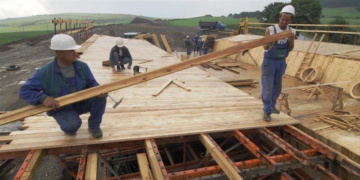 Dve tretiny stavebných firiem sa boja nedostatku kvalifikovaných zamestnancov