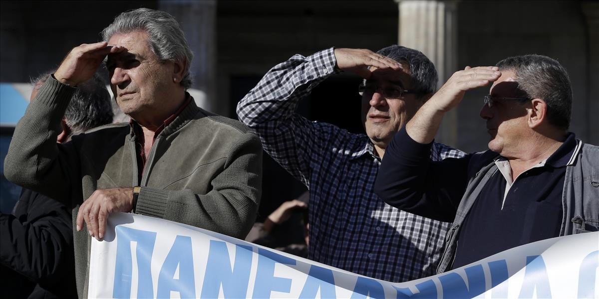 FOTO Grécki dôchodcovia protestovali proti zmenám v penzijnom systéme, z 300 eur nedokážu vyžiť