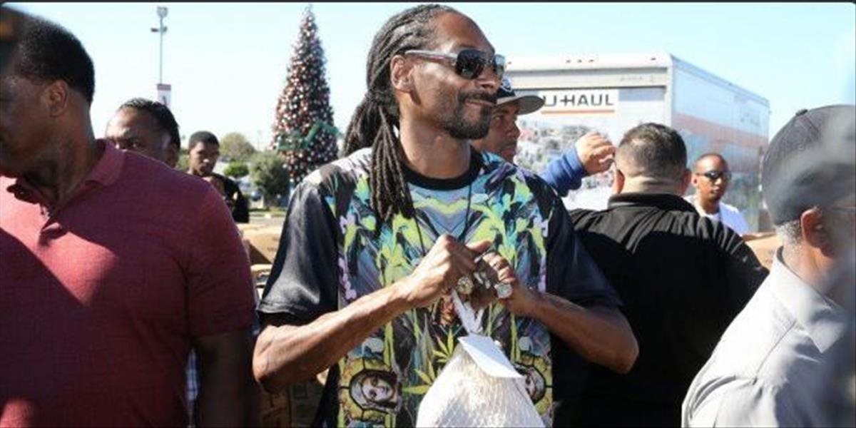 Rapper Snoop Dogg daroval rodinám v núdzi 1500 moriakov