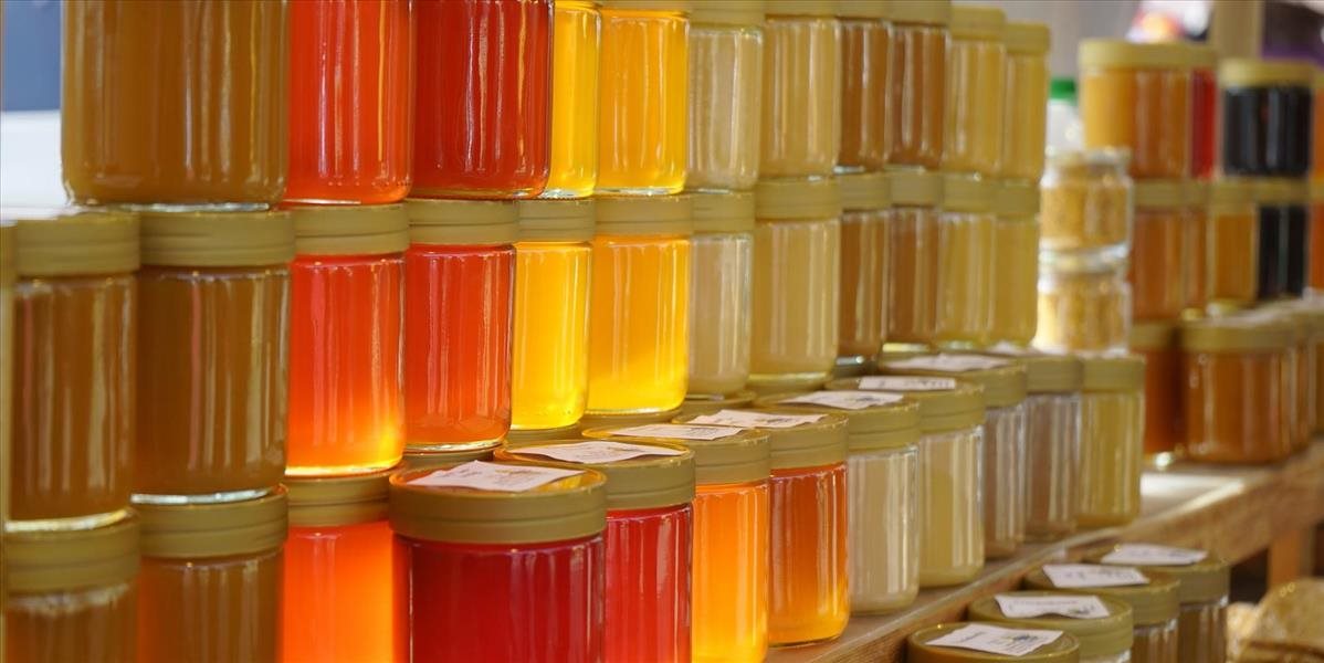 Českí kontrolóri odhalili antibiotiká v ďalších šaržiach medu