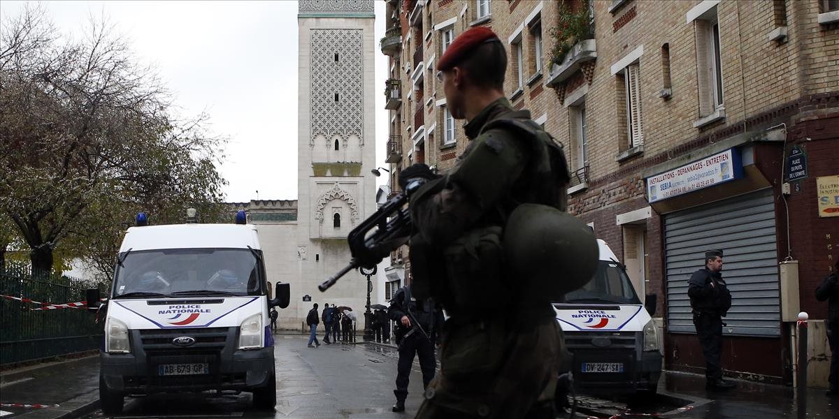 Zadržali podozrivého, ktorý mohol predať zbrane útočníkom z Paríža
