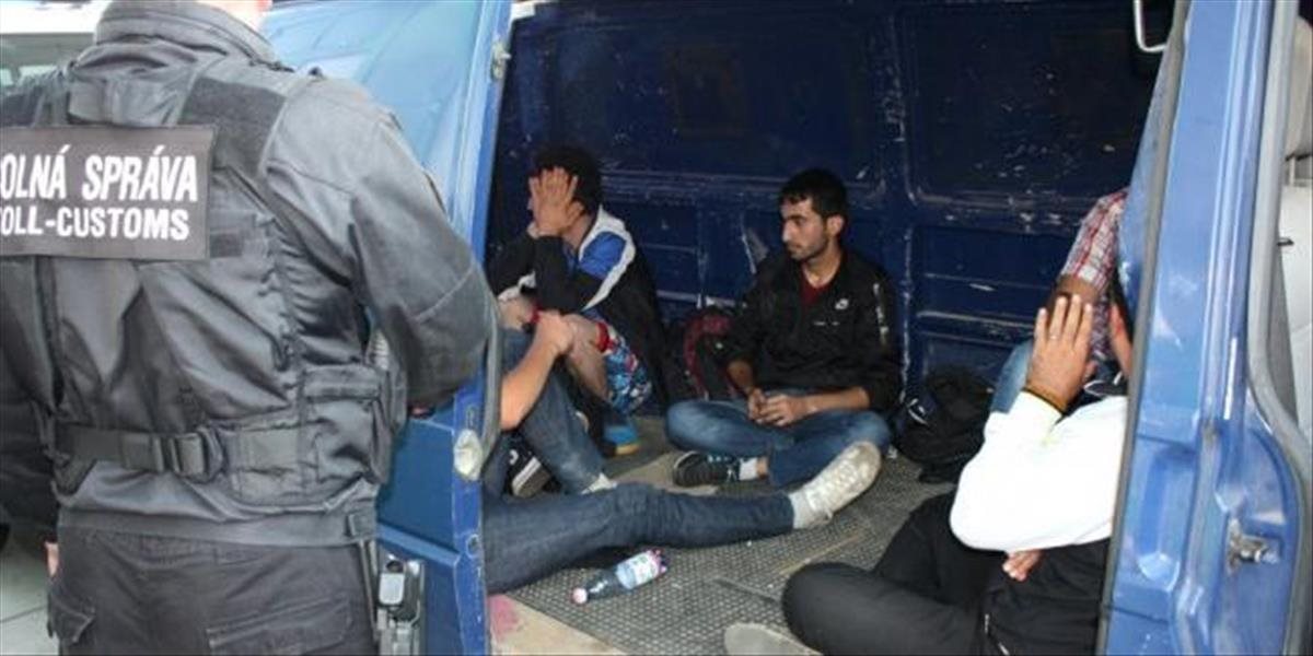 Spoločná hliadka V4 v Maďarsku zadržala prevádzača, pašoval štyroch Kosovčanov