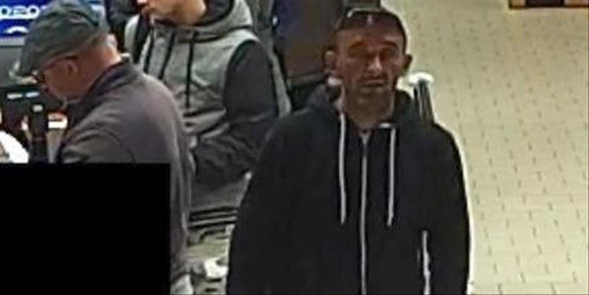 FOTO Trojica mužov ukradla v Bratislave kabelku z nákupného košíka