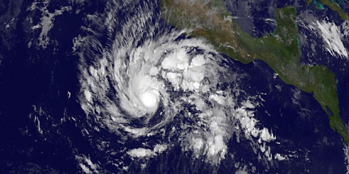 Hurikán Sandra stráca na sile a mení sa na tropickú búrku
