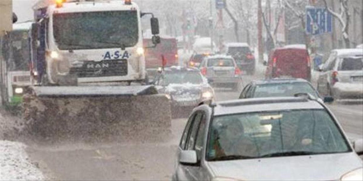 Sneženie skomplikovalo dopravu v Prešovskom kraji, došlo aj k smrteľnej nehode