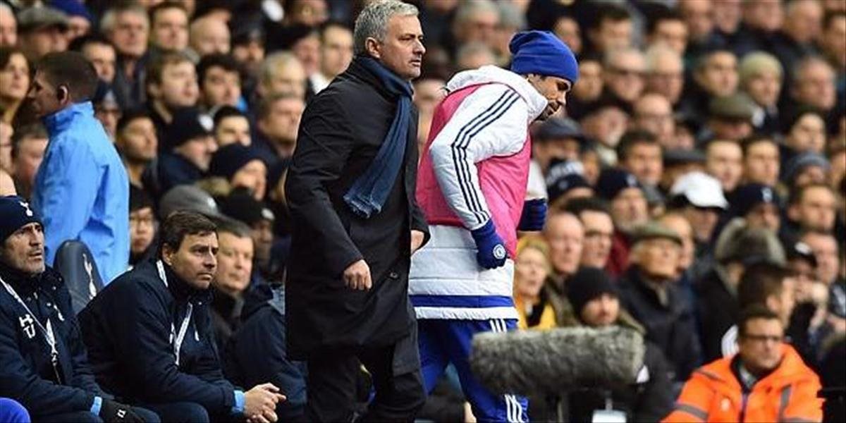 VIDEO Costa sa opäť vyfarbil, hodil smerom k Mourinhovi tréningovú vestu