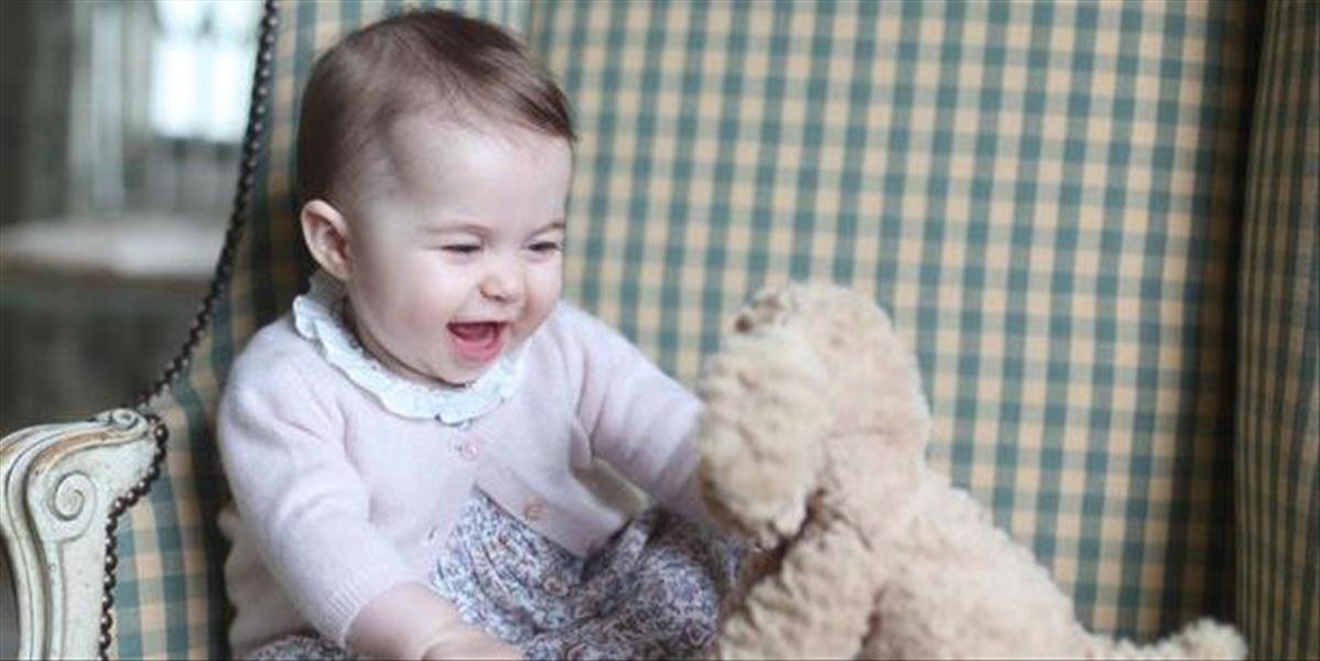 FOTO Pyšná Kate zverejnila nové fotky princeznej Charlotte, oči má po otcovi