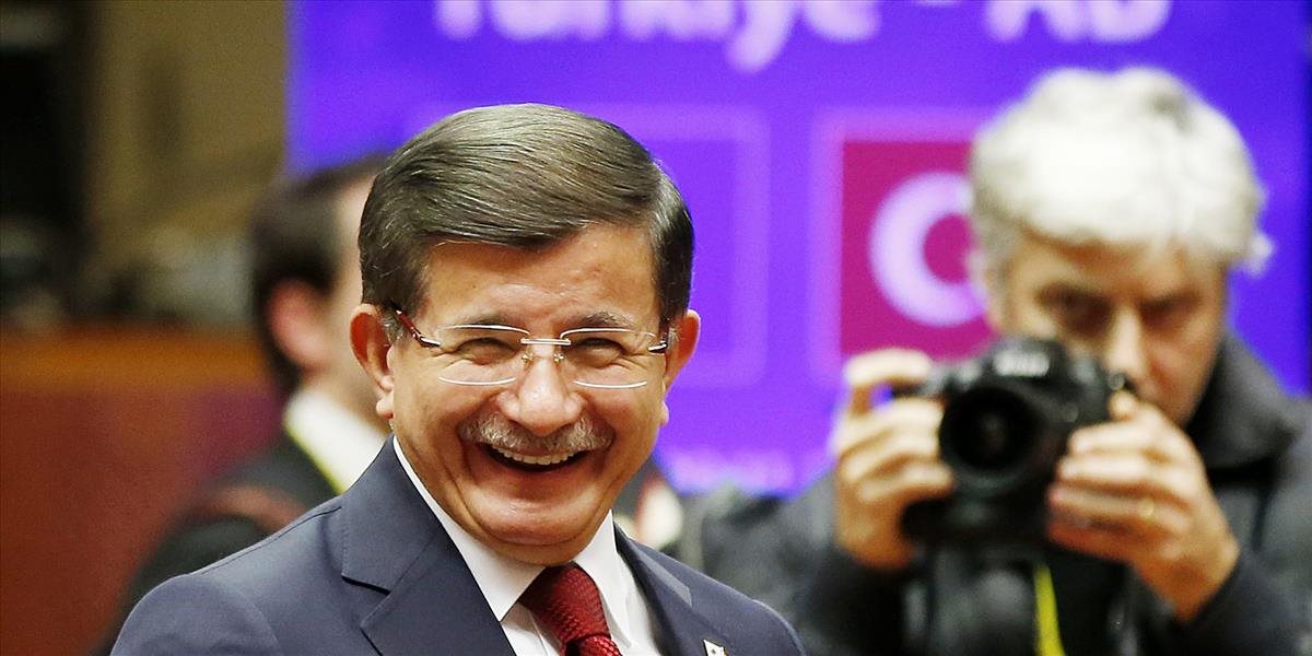 Nová vláda premiéra Davutogla získala dôveru tureckého parlamentu