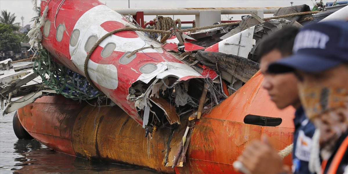 Príčina havárie airbusu AirAsia je známa, lietadlo sa zrútilo pre poruchu počítača a chybu posádky