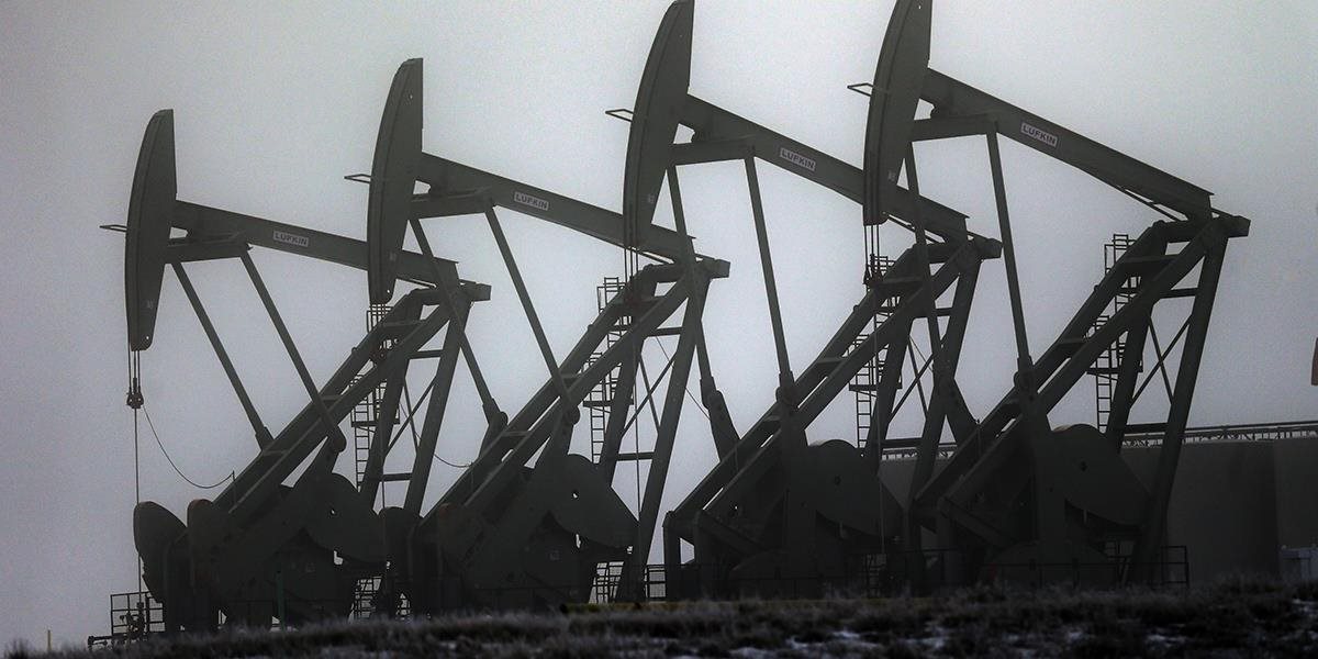 OPEC v novembri zvýšil proudkciu, ktorá zostáva len tesne pod rekordom