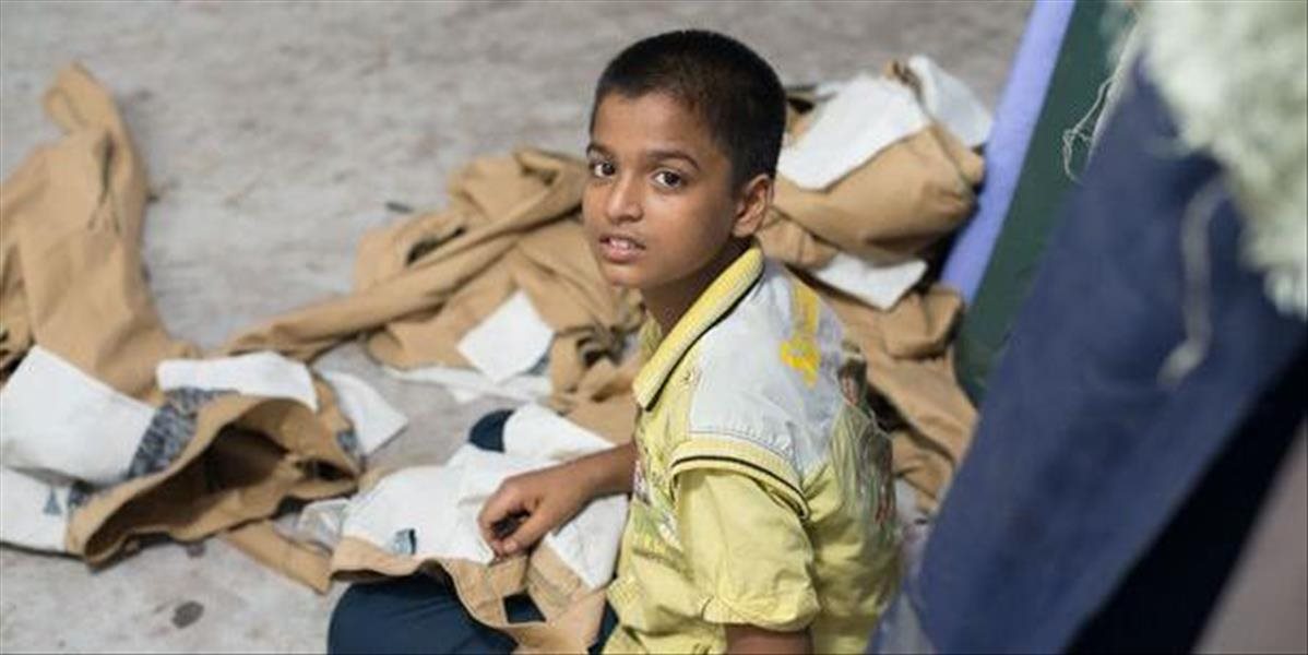FOTO Odevný priemysel zdiera bangladéšske deti, pracujú od rána do noci za 20 centov