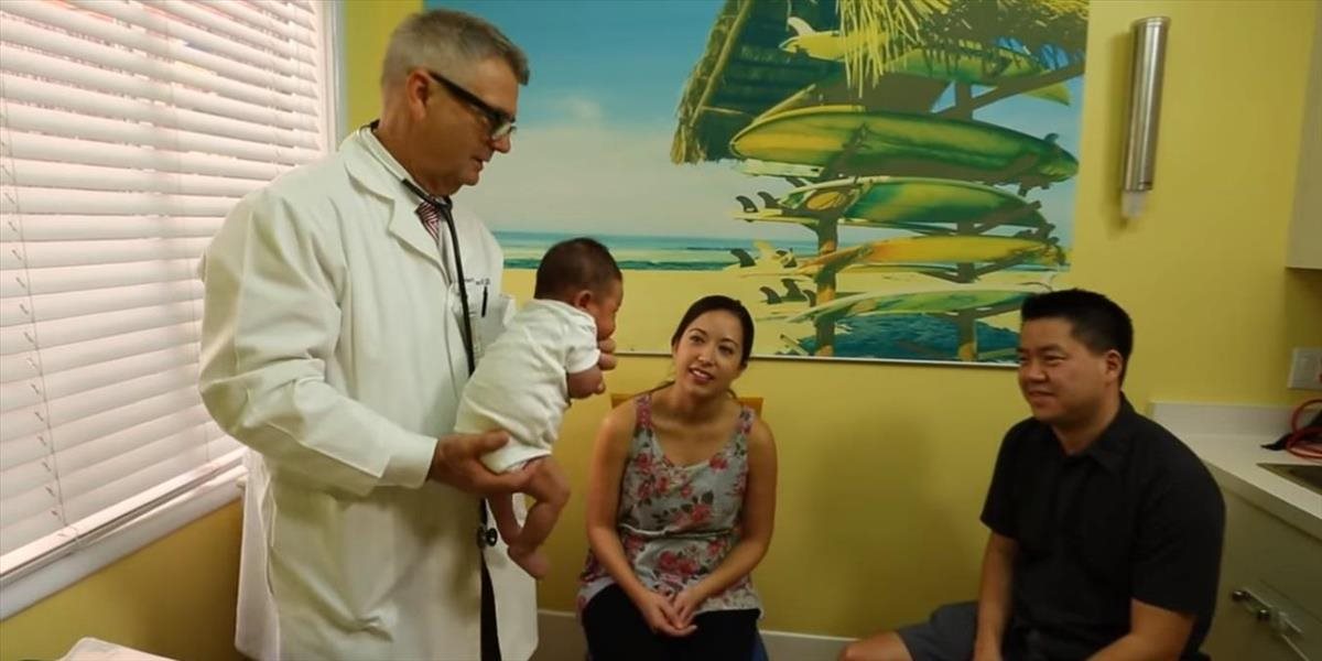 VIDEO Pediater dokáže jednoducho utíšiť plačúce dieťa
