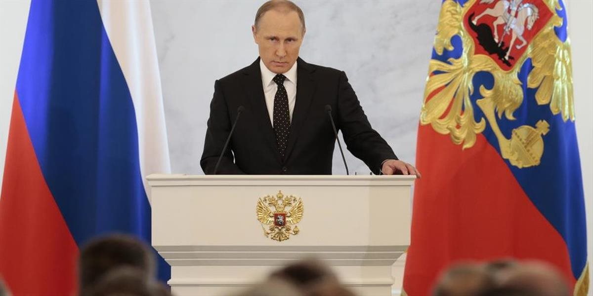 Putin priznal, že situácia v ekonomke je zložitá, ale nie kritická