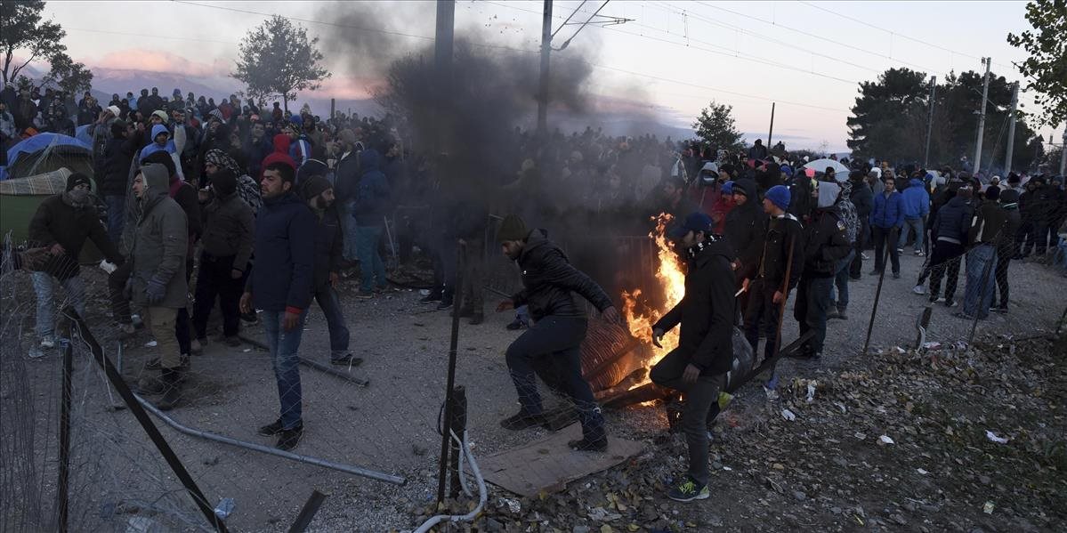 Macedónsko uzatvorilo priechod na hraniciach s Gréckom, uviazli tam tisícky migrantov