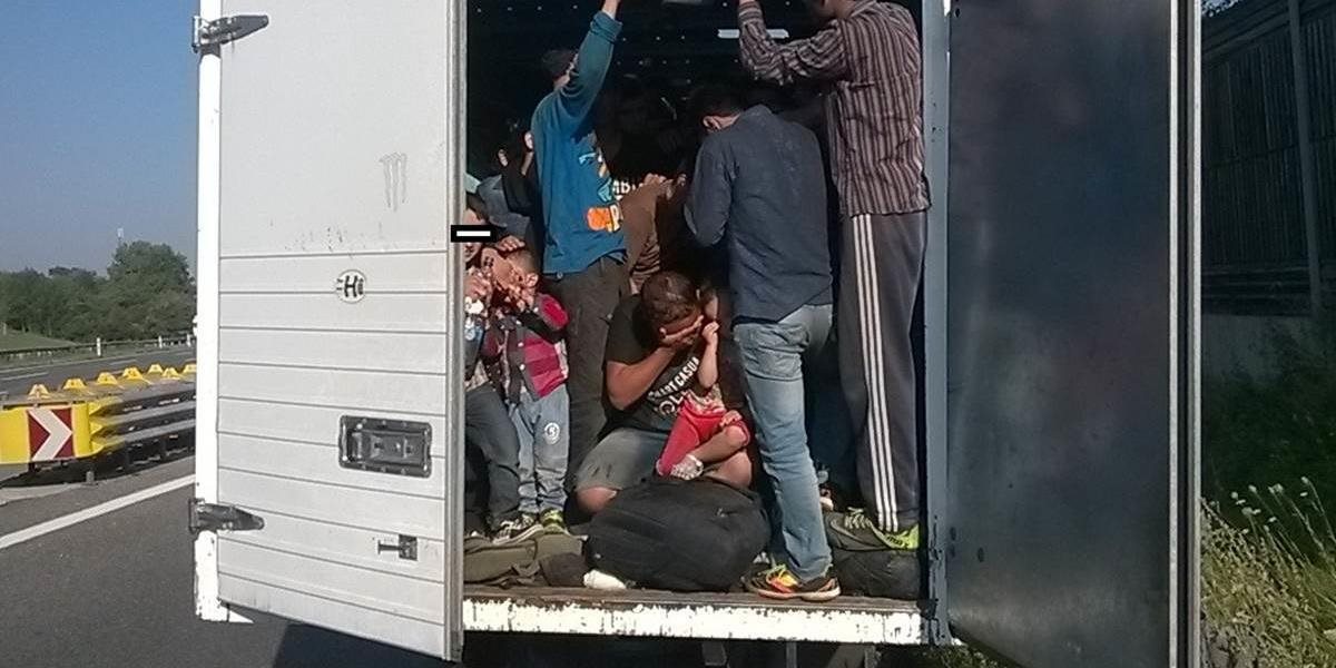 Mexická polícia zadržala pri hraniciach s USA kamión s 64 migrantmi