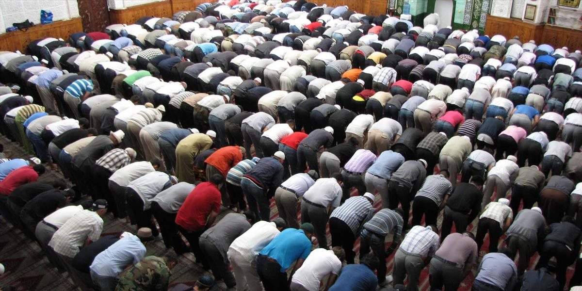 Stovky moslimov sa zhromaždili v kalifornskej mešite, aby odsúdili masakru