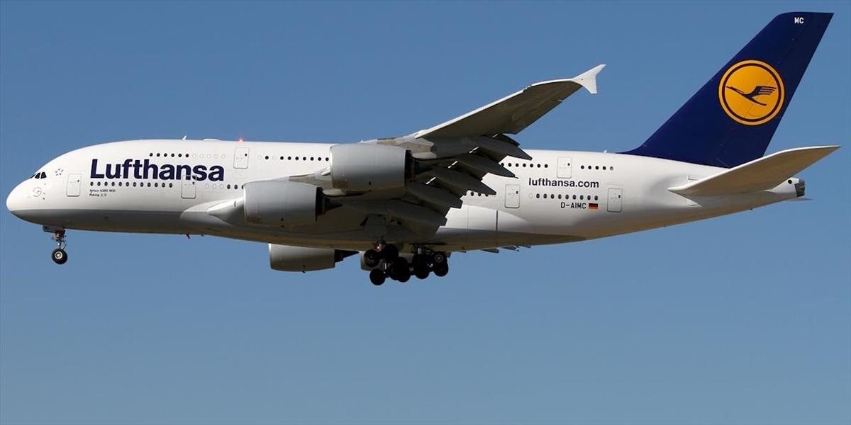 Dráma na palube: Pasažier letu Lufthansy sa vyhrážal otvorením dverí lietadla