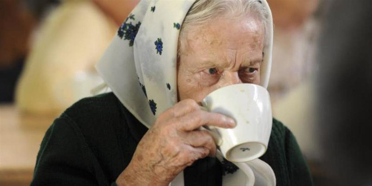 V Banskobystrickom kraji vyčíňa 71-ročná dôchodkyňa na mercedese, okráda nakupujúce ženy