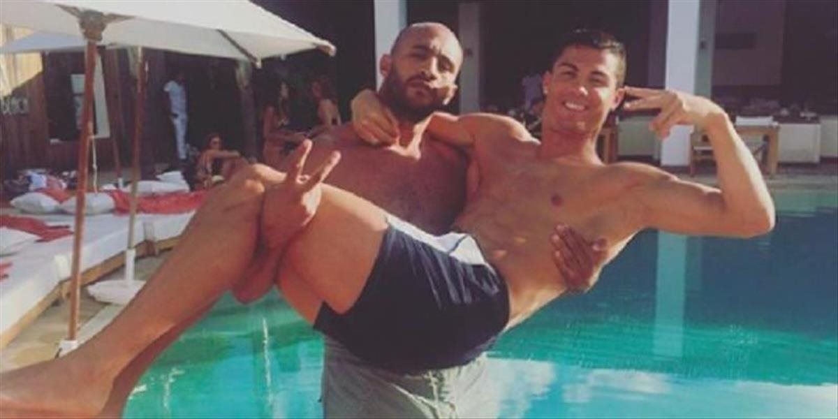 VIDEO Francúzsky novinár: Cristiano Ronaldo má milenecký vzťah s kickboxerom Badr Harim