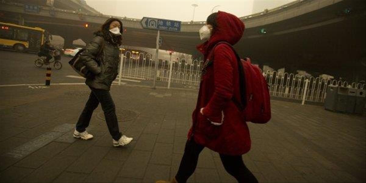 Peking trápi znečistené ovzdušie, prvý raz vyhlásili najvyšší stupeň pohotovosti