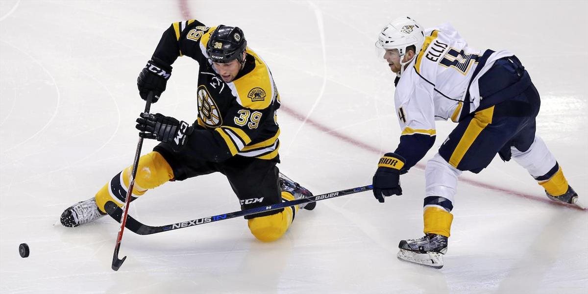 NHL: Boston prišiel o sériu, hetrik Vrbatu