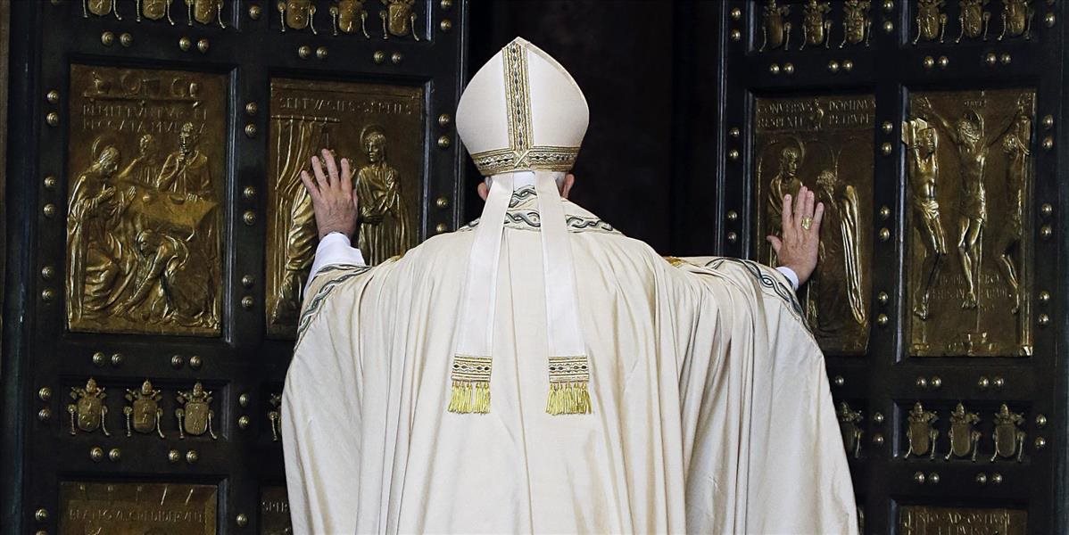 FOTO Pápež vo Vatikáne otvoril Svätú bránu, začal sa Jubilejný rok milosrdenstva