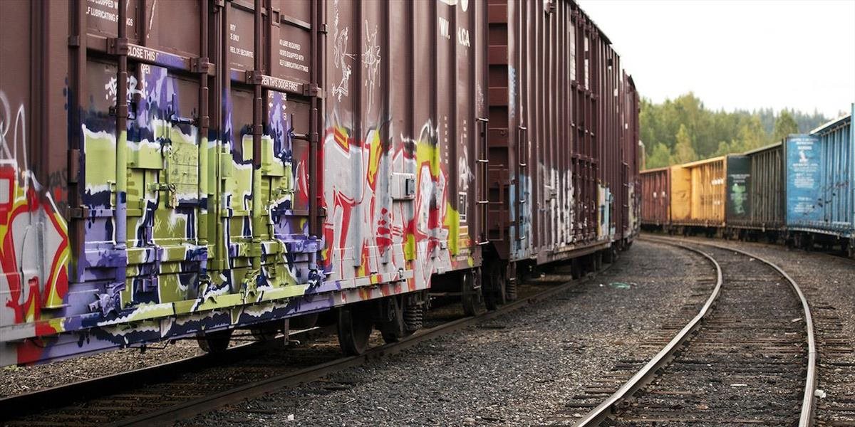 Tragédia v Portugalsku: Troch mužov sprejujúcich graffiti zrazil a usmrtil vlak