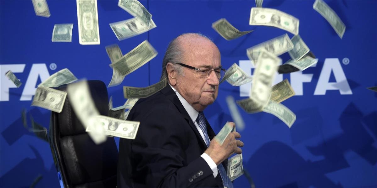 Interné vyšetrovanie dokázalo Blatterovu nevinu, tvrdí Handelszeitung